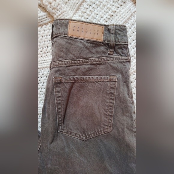 Pacsun Women's 90's Boyfriend Style Jeans! - Picture 2 of 5